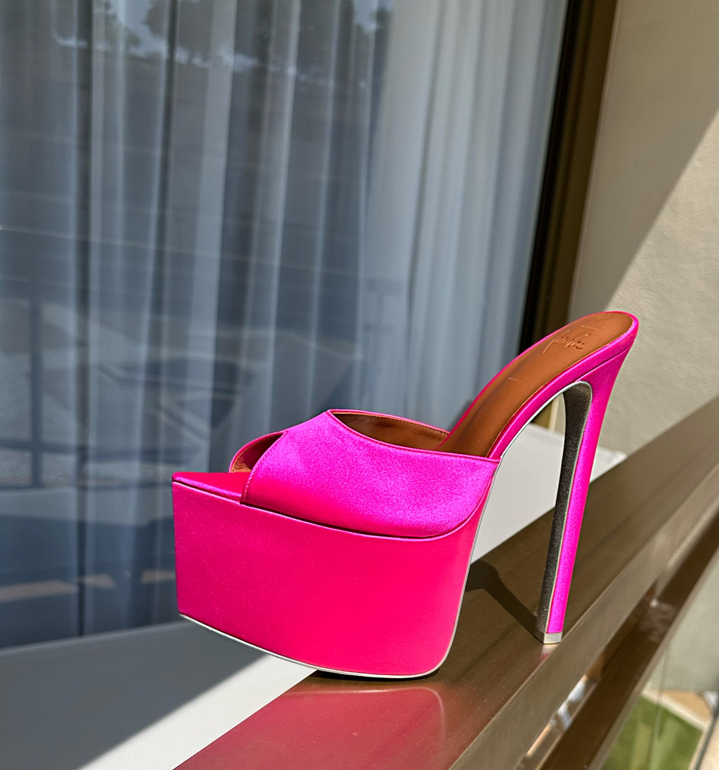 HOT PINK PLATEAU MULES