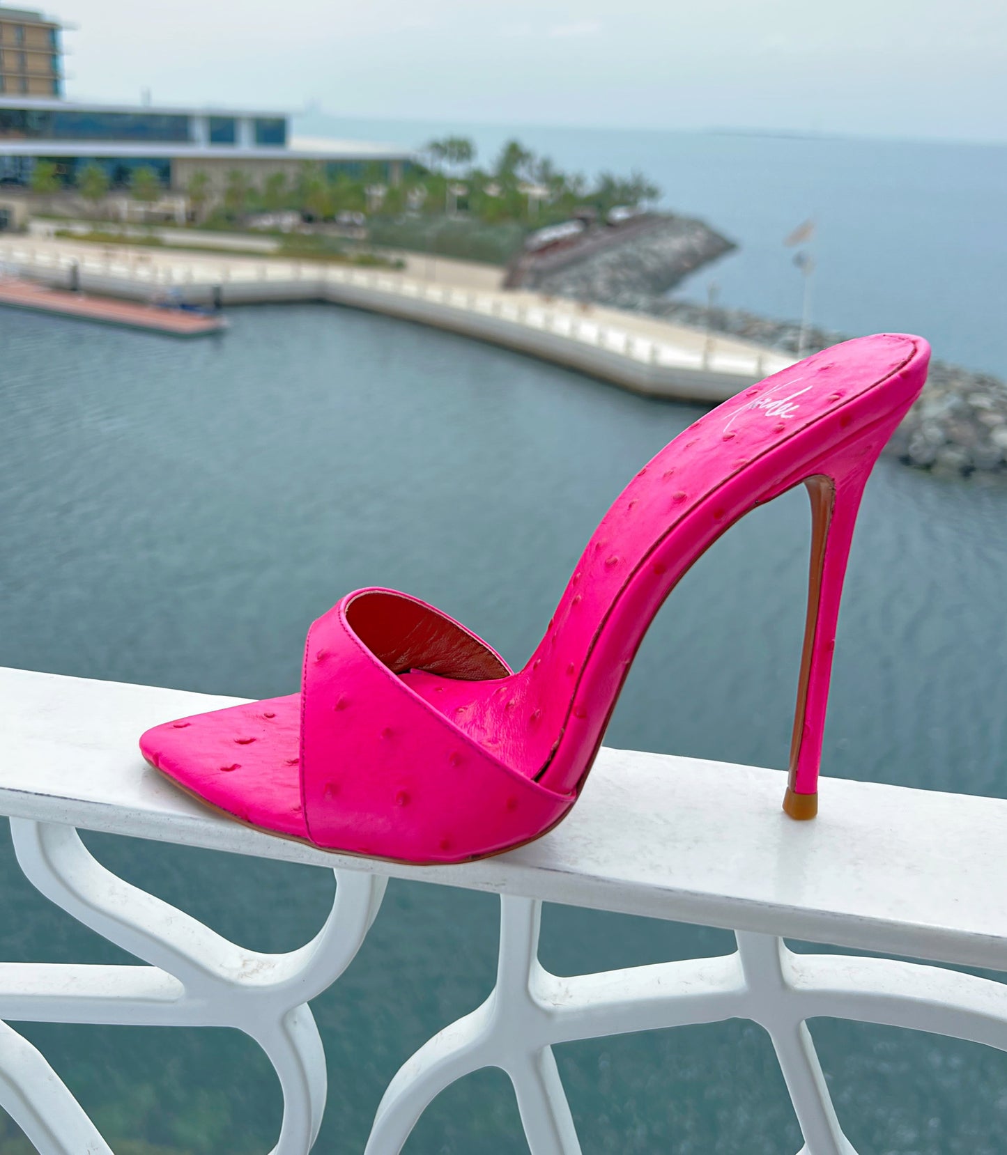 ROSE SHOCKING OSTRICH MULE