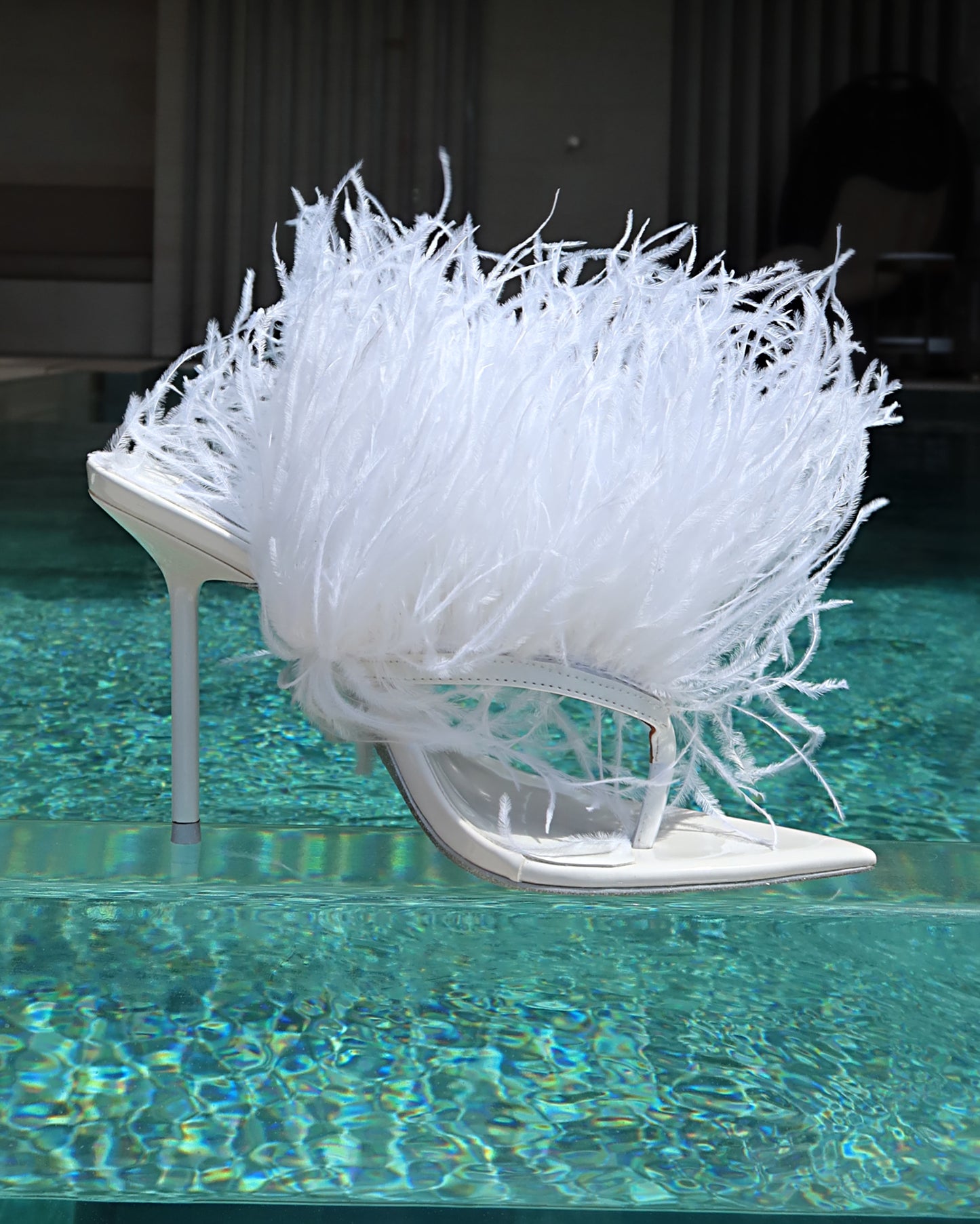 DANCING FEATHER WHITE THONG SANDALS